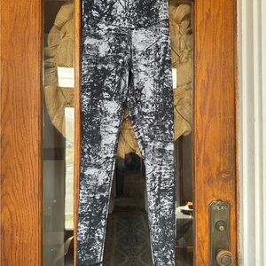 Black and White Patterned Leggings